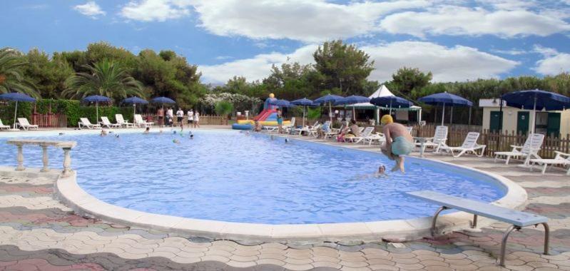 Vela Club Hotel & Appartamenti Rodi Garganico Buitenkant foto