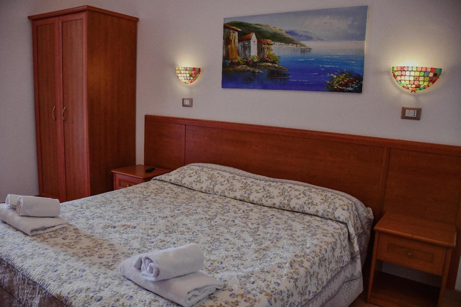 Vela Club Hotel & Appartamenti Rodi Garganico Buitenkant foto